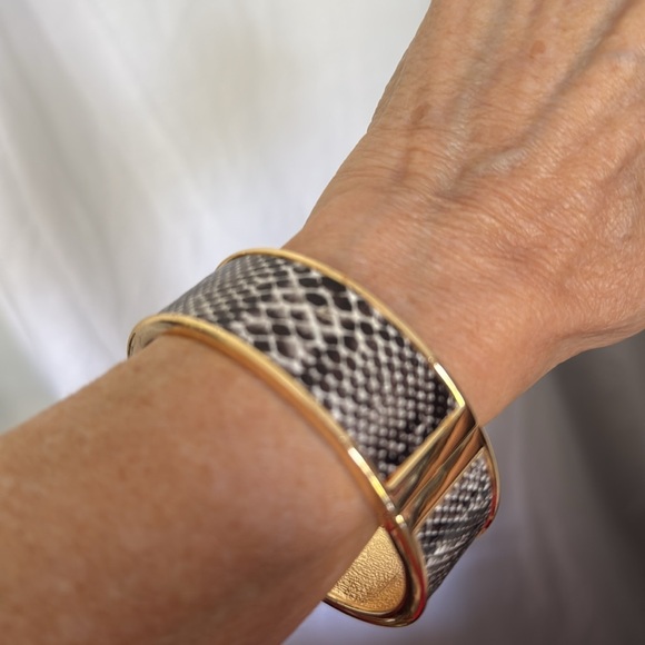 Caché set gold tone snake skin earrings and bracelet - Picture 9 of 9